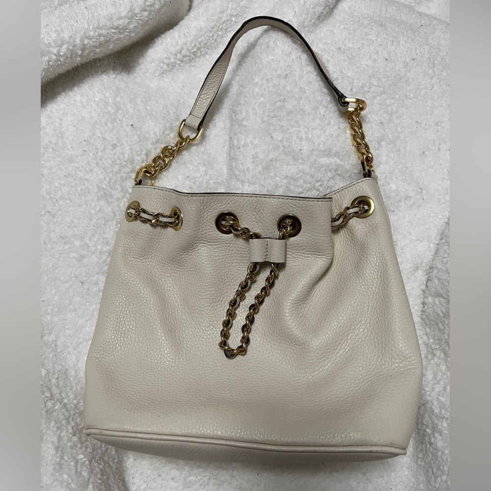 ✨MICHAEL KORS Frankie Drawstring Messenger Bag✨